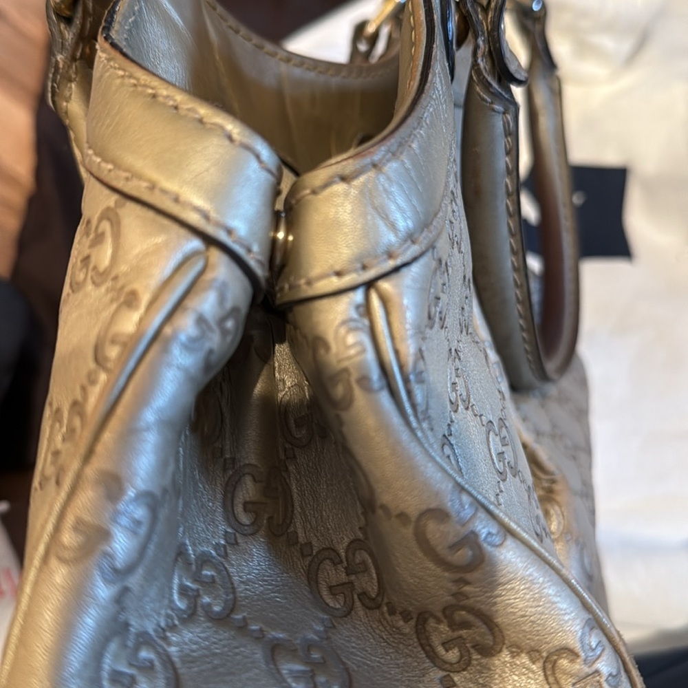 Well loved Gucci Sukey Medium Gold 100% authentic.  Comes with dustbag. - Picture 8 of 13